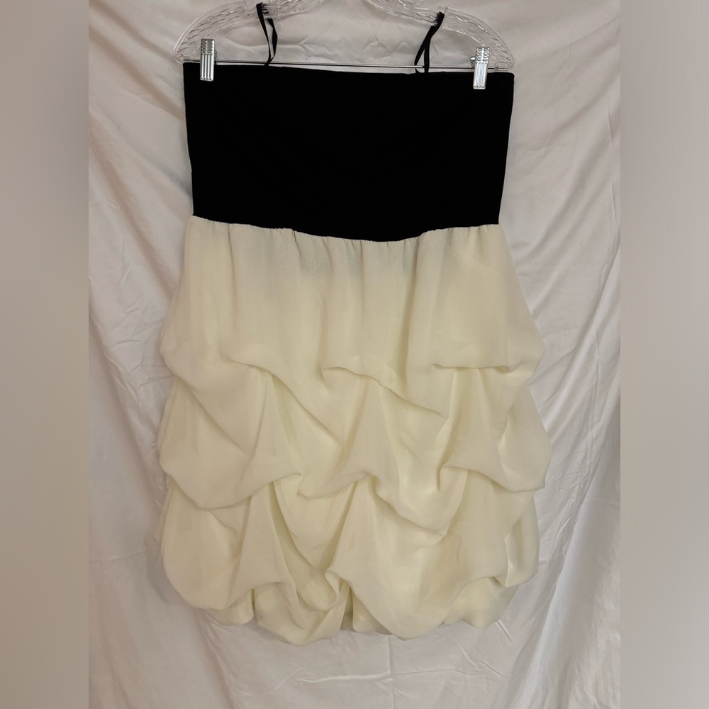 Strapless balloon skirt tiered dress
